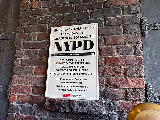 マーキュリー　エンボス　ティンサイン　（NYPD）　ブリキ看板 ■ アメリカン雑貨 アメリカ雑貨 | MERCURY | 03