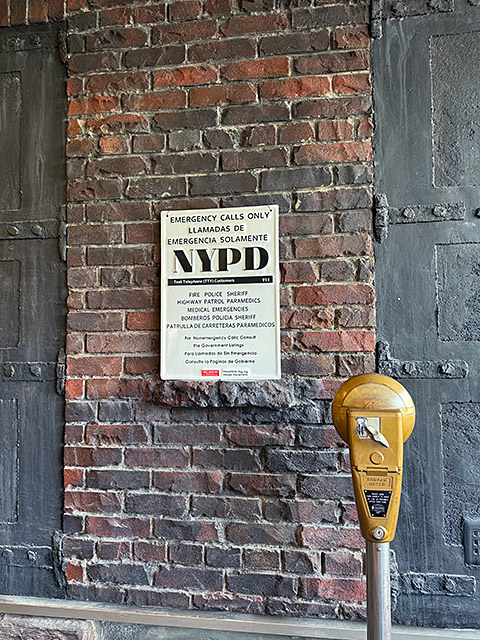 マーキュリー　エンボス　ティンサイン　（NYPD）　ブリキ看板 ■ アメリカン雑貨 アメリカ雑貨 | MERCURY | 04