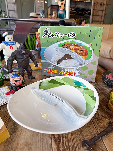 ご飯を掘って放流！　ダムカレー皿 ■ アメリカン雑貨 アメリカ雑貨 | 
