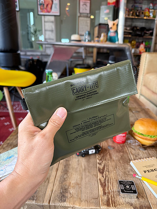 PENCO　ペンコ　キャリータイトケース　Dリング付き　（Mサイズ/カーキ）　2WAY　収納　ポーチ　HIGHTIDE　ハイタイド | 