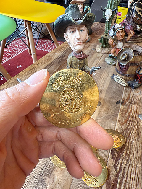 インディアンモーターサイクル　ブラスバッジ ■ アメリカン雑貨 アメリカ雑貨 |  | 01