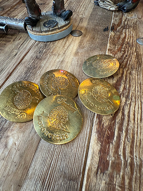 インディアンモーターサイクル　ブラスバッジ ■ アメリカン雑貨 アメリカ雑貨 |  | 04