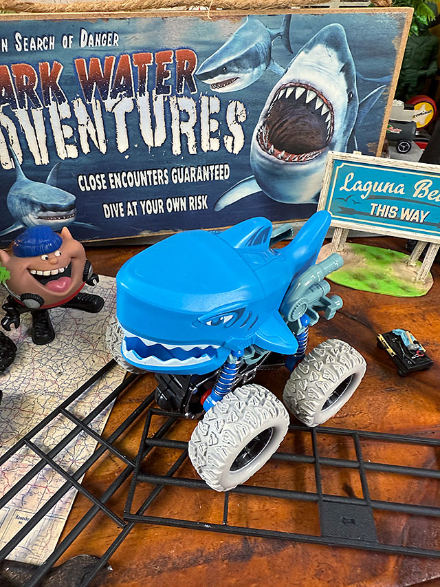 シャーク　モンスタートラック　プルバック　ミニカー　（ブルー） ■ アメリカン雑貨 アメリカ雑貨 |  | 01