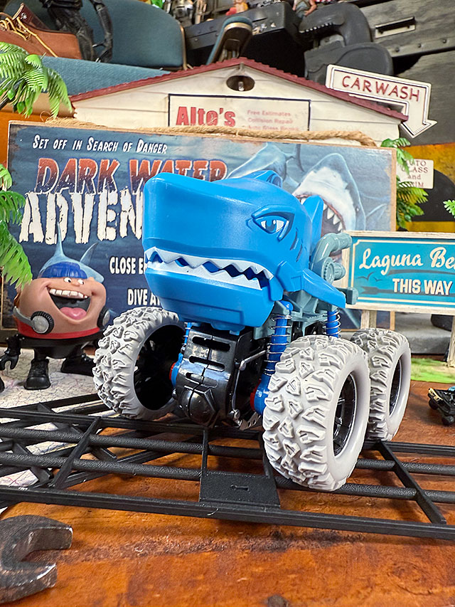 シャーク　モンスタートラック　プルバック　ミニカー　（ブルー） ■ アメリカン雑貨 アメリカ雑貨 |  | 08