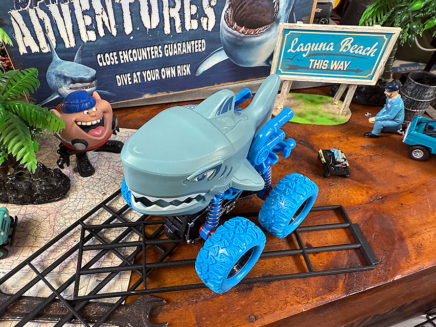 シャーク モンスタートラック プルバック ミニカー （グレー