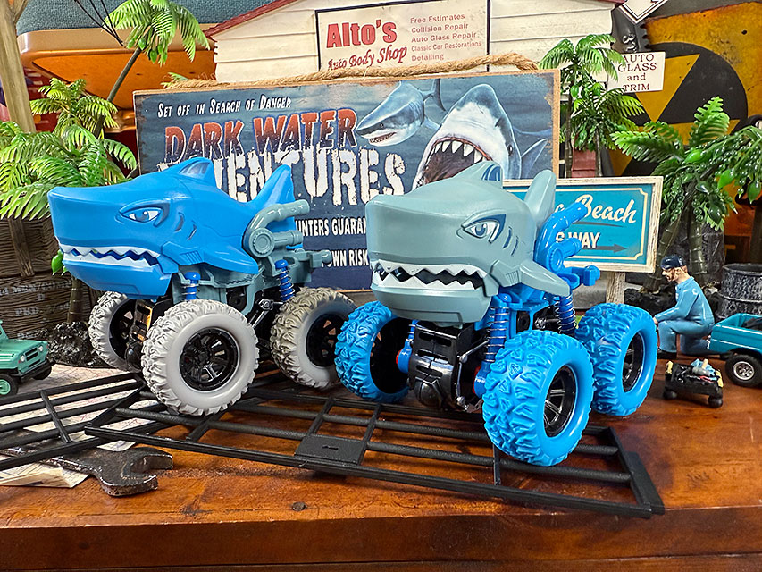シャーク　モンスタートラック　プルバック　ミニカー　（2台セット） ■ アメリカン雑貨 アメリカ雑貨 | 