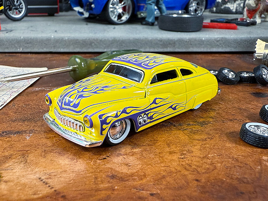 ムーンアイズ限定　M2　ミニカー　5000台リミテッドエディション　1949年　マーキュリー　カスタム　（イエロー×パープルフレイムス） | 