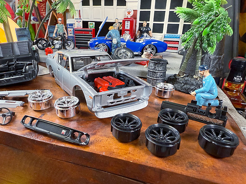 マイスト　自分で組み立てるミニカーキット　日産　スカイライン 2000 GT-R　ケンメリ　KPGC110　ダイキャスト　ミニカー　1/24スケール |  | 05