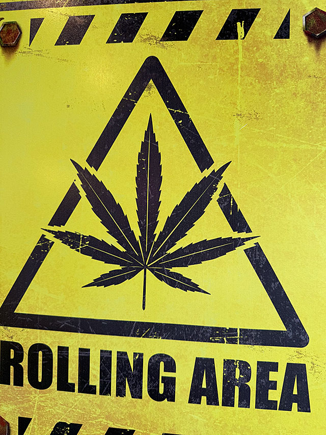ジョーク看板　マリファナ使用中につき注意　ローリングエリア　ブリキ看板 ■ アメリカン雑貨 アメリカ雑貨 |  | 01