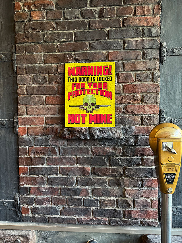 ジョーク看板　「警告！ドアを開けたら撃つぞ！」　ブリキ看板 ■ アメリカン雑貨 アメリカ雑貨 |  | 02