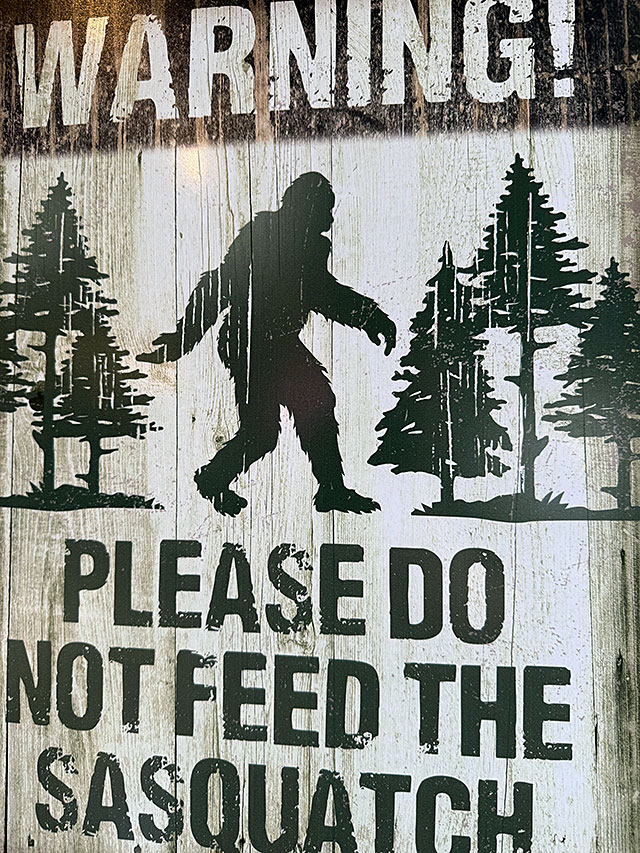 「警告！　ビッグフットにエサをやらないでください」　ブリキ看板　サスカッチ　山男　雪男 ■ アメリカン雑貨 アメリカ雑貨 |  | 01