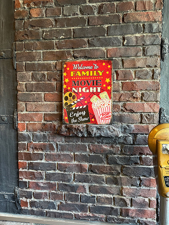 「ファミリー映画鑑賞会にようこそ！」　ブリキ看板 ■ アメリカン雑貨 アメリカ雑貨 |  | 03