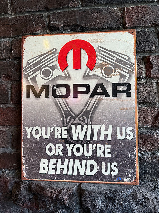 MOPAR　モパー　ブリキ看板　（WITH US OR BEHIND US） ■ アメリカン雑貨 アメリカ雑貨 | 