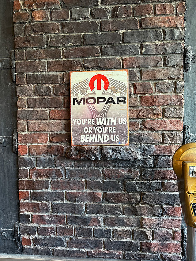 MOPAR　モパー　ブリキ看板　（WITH US OR BEHIND US） ■ アメリカン雑貨 アメリカ雑貨 |  | 03
