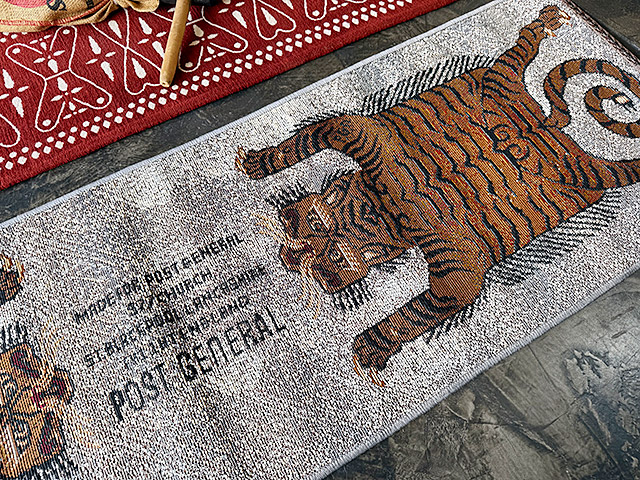 ポストジェネラル　トゥーゴーマット　ロング　チベタンタイガー　180cm×50cm ■ アメリカン雑貨 アメリカ雑貨 |  | 02