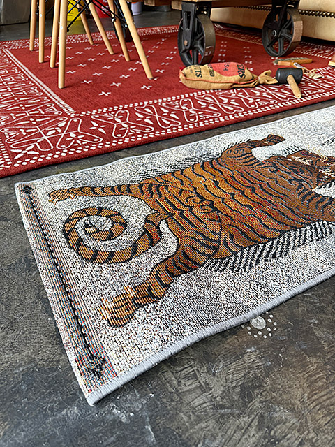 ポストジェネラル　トゥーゴーマット　ロング　チベタンタイガー　180cm×50cm ■ アメリカン雑貨 アメリカ雑貨 |  | 06