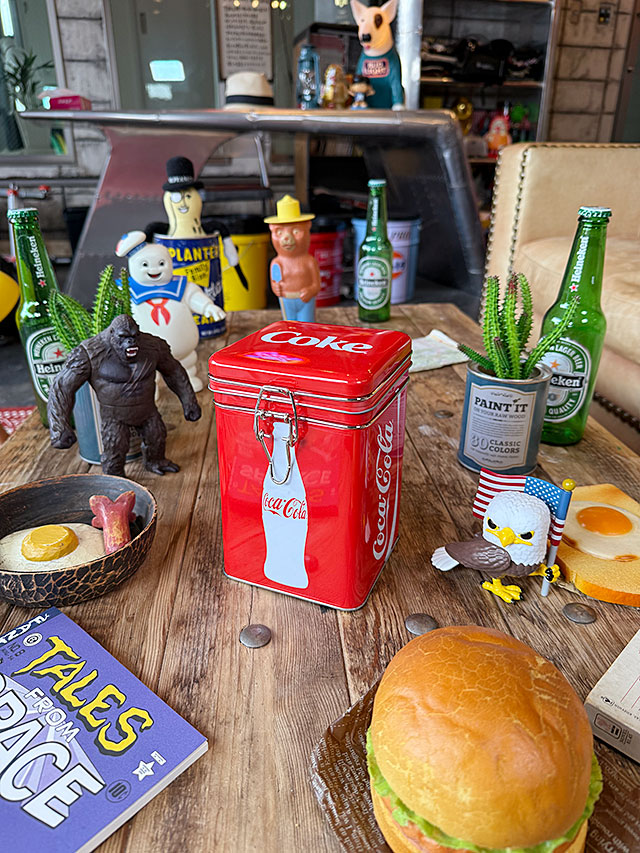 コカ・コーラ　キャニスター缶　スクエアタイプ　（コンツアーボトル＆ロゴ） ■ アメリカン雑貨 アメリカ雑貨  爆買 | Coca Cola | 02