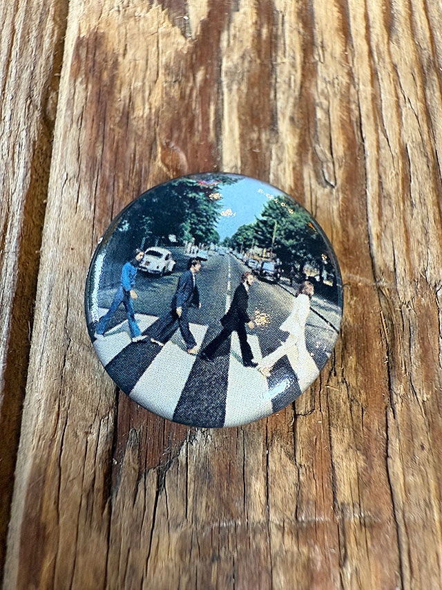 ビートルズ　アビイロード　オフィシャル　缶バッジ　ABBEY ROAD ■ アメリカン雑貨 アメリカ雑貨 | 