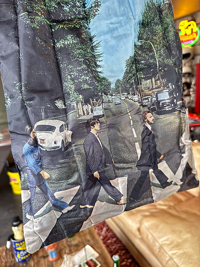 ビートルズ　アビイロード　オフィシャル　エコバッグ　（ドラムポーチ付き）　ABBEY ROAD ■ アメリカン雑貨 アメリカ雑貨 |  | 01