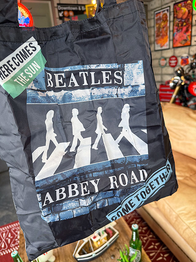 ビートルズ　アビイロード　オフィシャル　エコバッグ　（ドラムポーチ付き）　ABBEY ROAD ■ アメリカン雑貨 アメリカ雑貨 |  | 03