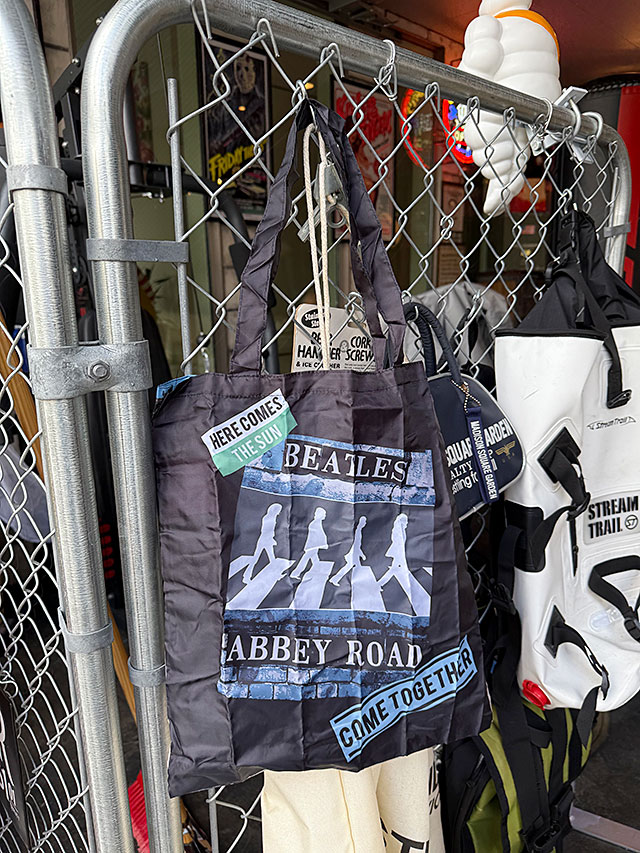 ビートルズ　アビイロード　オフィシャル　エコバッグ　（ドラムポーチ付き）　ABBEY ROAD ■ アメリカン雑貨 アメリカ雑貨 |  | 05