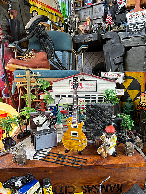 ギブソン　スラッシュ　ヴィクトリア　レスポール　スタンダード　アパタイト　オフィシャル　ミニギター　レプリカ　1/4スケール |  | 02