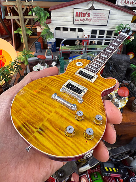 ギブソン　スラッシュ　ヴィクトリア　レスポール　スタンダード　アパタイト　オフィシャル　ミニギター　レプリカ　1/4スケール |  | 05