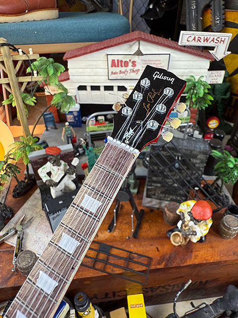 ギブソン　スラッシュ　ヴィクトリア　レスポール　スタンダード　アパタイト　オフィシャル　ミニギター　レプリカ　1/4スケール |  | 06