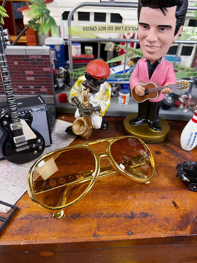 ロックンロールキング　サングラス　（ゴールド）　エルヴィス・プレスリー　変身　変装　コスプレ ■ アメリカン雑貨 アメリカ雑貨 | 