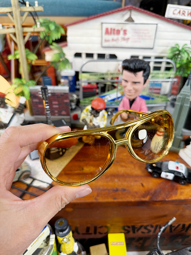 ロックンロールキング　サングラス　（ゴールド）　エルヴィス・プレスリー　変身　変装　コスプレ ■ アメリカン雑貨 アメリカ雑貨 |  | 02