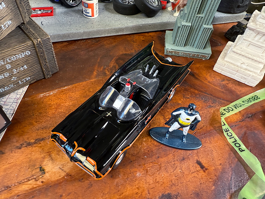 Jada　クラシックTVシリーズ　1966年　テレビ版　バットマン　バットモービル　ダイキャストミニカー　1/32　（バットマンフィギュア付き） |  | 01