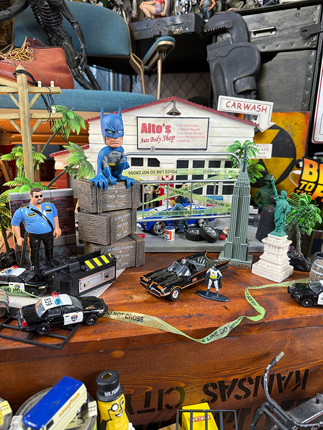 Jada　クラシックTVシリーズ　1966年　テレビ版　バットマン　バットモービル　ダイキャストミニカー　1/32　（バットマンフィギュア付き） |  | 02