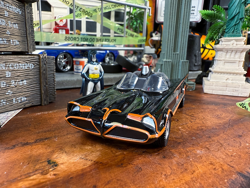 Jada　クラシックTVシリーズ　1966年　テレビ版　バットマン　バットモービル　ダイキャストミニカー　1/32　（バットマンフィギュア付き） |  | 03