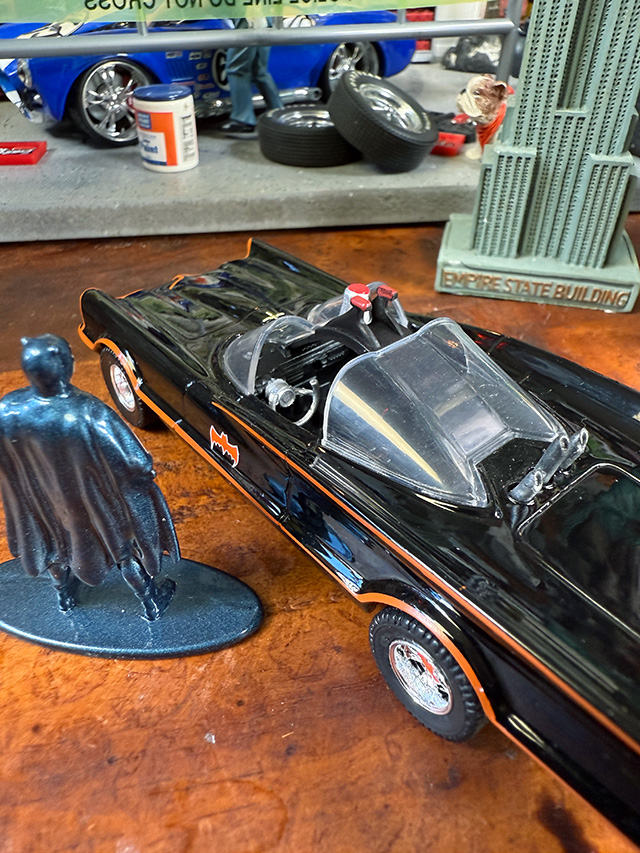 Jada　クラシックTVシリーズ　1966年　テレビ版　バットマン　バットモービル　ダイキャストミニカー　1/32　（バットマンフィギュア付き） |  | 05