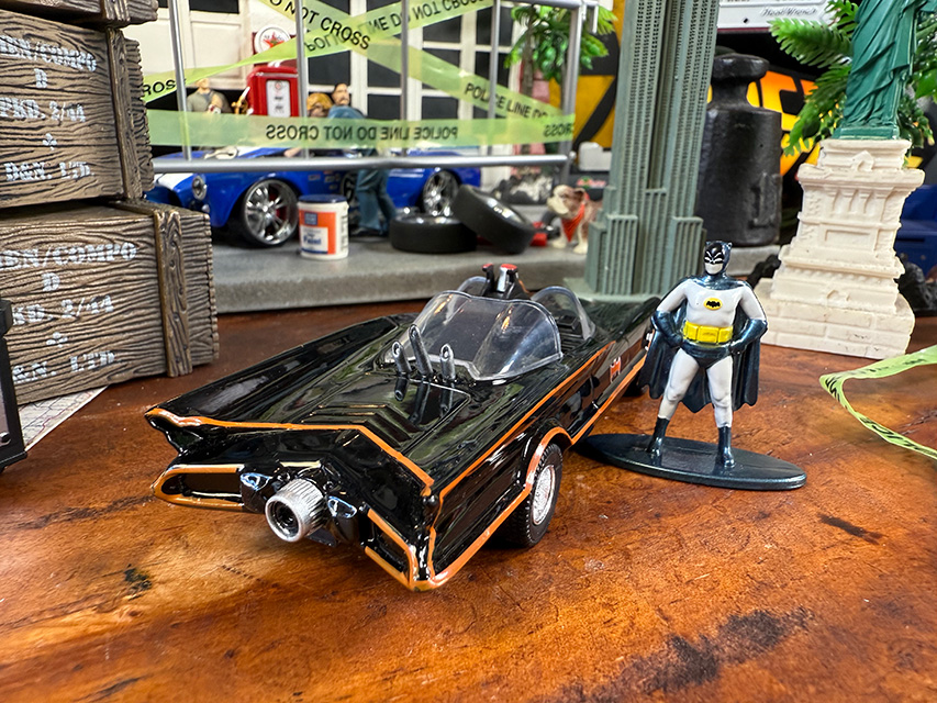 Jada　クラシックTVシリーズ　1966年　テレビ版　バットマン　バットモービル　ダイキャストミニカー　1/32　（バットマンフィギュア付き） |  | 06