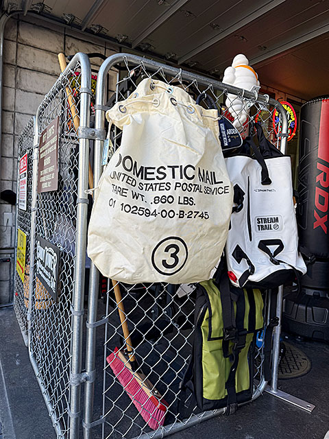 USPS　ドメスティックメール　収集バッグ　USED　ヴィンテージ ■ アメリカン雑貨 アメリカ雑貨 |  | 06