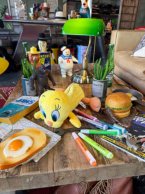 トゥイーティー　ぬいぐるみ　ペンケース　NICI　（ニキ）　ルーニートューンズ ■ アメリカ雑貨 アメリカン雑貨 |  | 02