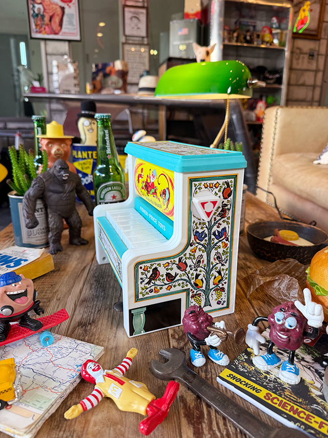 フィッシャープライス　チェンジ・ア・チューン　ピアノ　Change a Tune Piano (復刻版)　トイピアノ ■ アメリカン雑貨 アメリカ雑貨 |  | 02