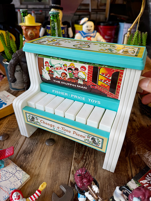 フィッシャープライス　チェンジ・ア・チューン　ピアノ　Change a Tune Piano (復刻版)　トイピアノ ■ アメリカン雑貨 アメリカ雑貨 |  | 04