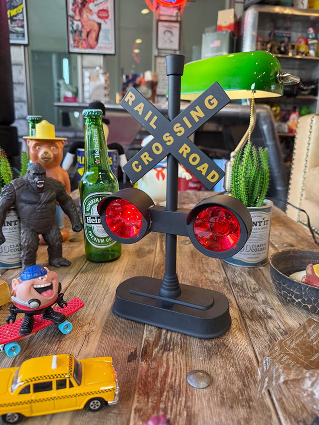 アメリカの踏切ライト　オブジェ　※電池カバーのフタに難あり ■ アメリカン雑貨 アメリカ雑貨  爆買 | 