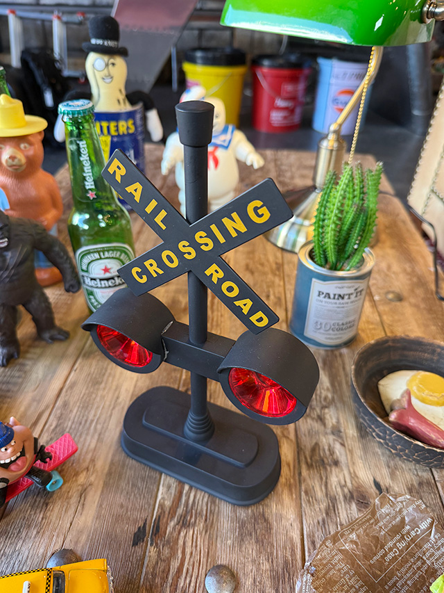 アメリカの踏切ライト　オブジェ　※電池カバーのフタに難あり ■ アメリカン雑貨 アメリカ雑貨  爆買 |  | 01