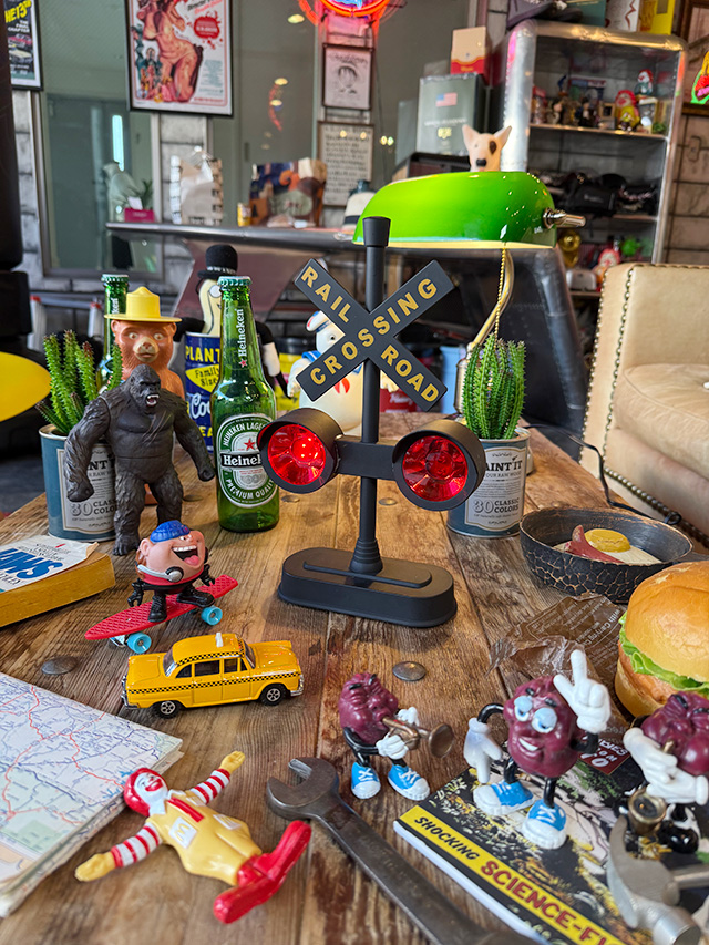 アメリカの踏切ライト　オブジェ　※電池カバーのフタに難あり ■ アメリカン雑貨 アメリカ雑貨  爆買 |  | 03