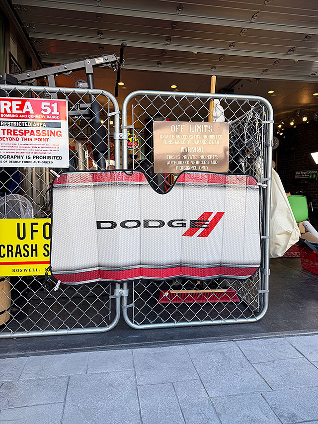 ダッジ　カーサンシェード　車のフロントガラス用日よけ ■ アメリカン雑貨 アメリカ雑貨 |  | 03