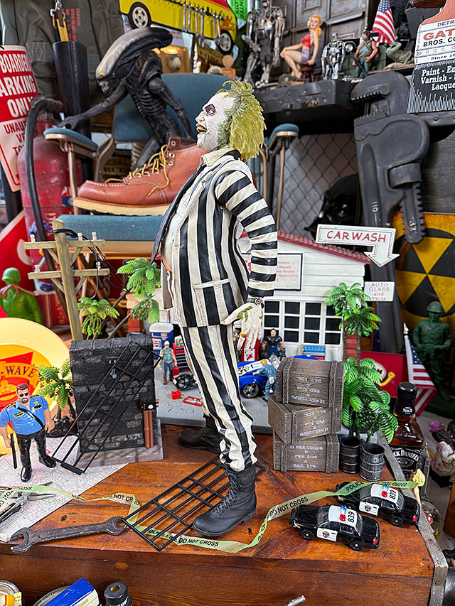 NECA 2001 スモーキングガイ）ビートルジュース ティム・バートン ティム・バートン5年ぶり最新作の魅力を濃厚解説！『ビートルジュース