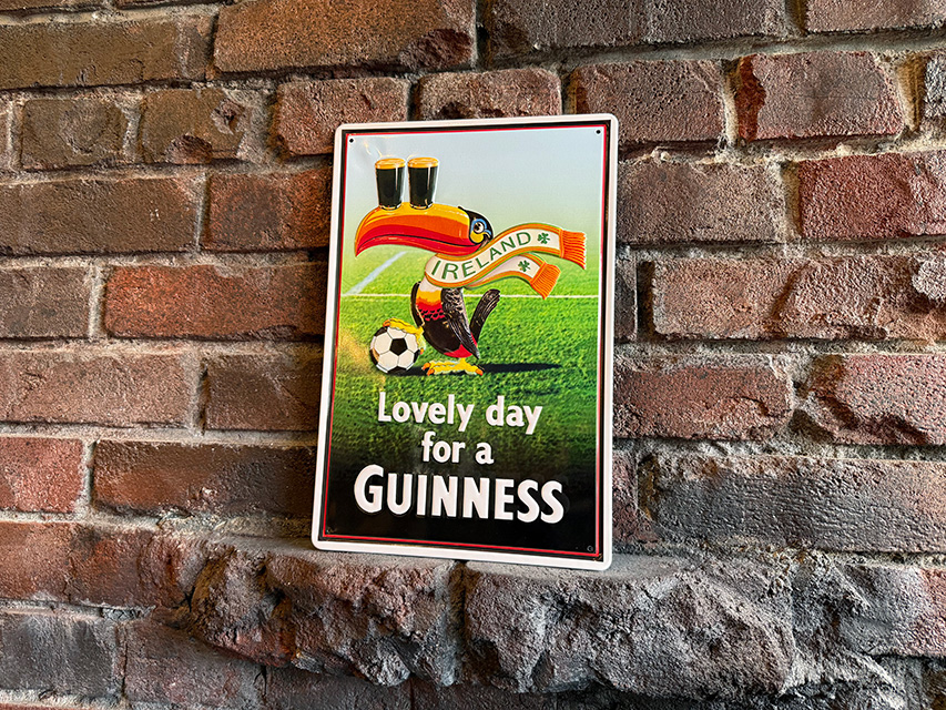 ギネスビール ミニブリキ看板 (フットボール)...の詳細画像2