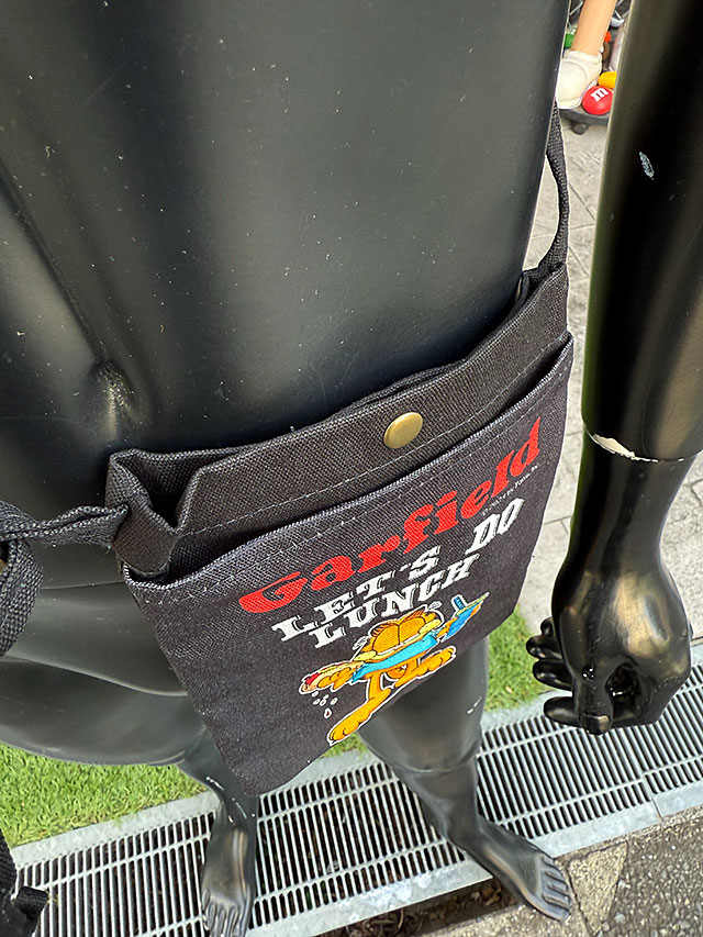 ガーフィールド　ミニショルダーバッグ　（ブラック）　サコッシュ ■ アメリカ雑貨 アメリカン雑貨 |  | 02