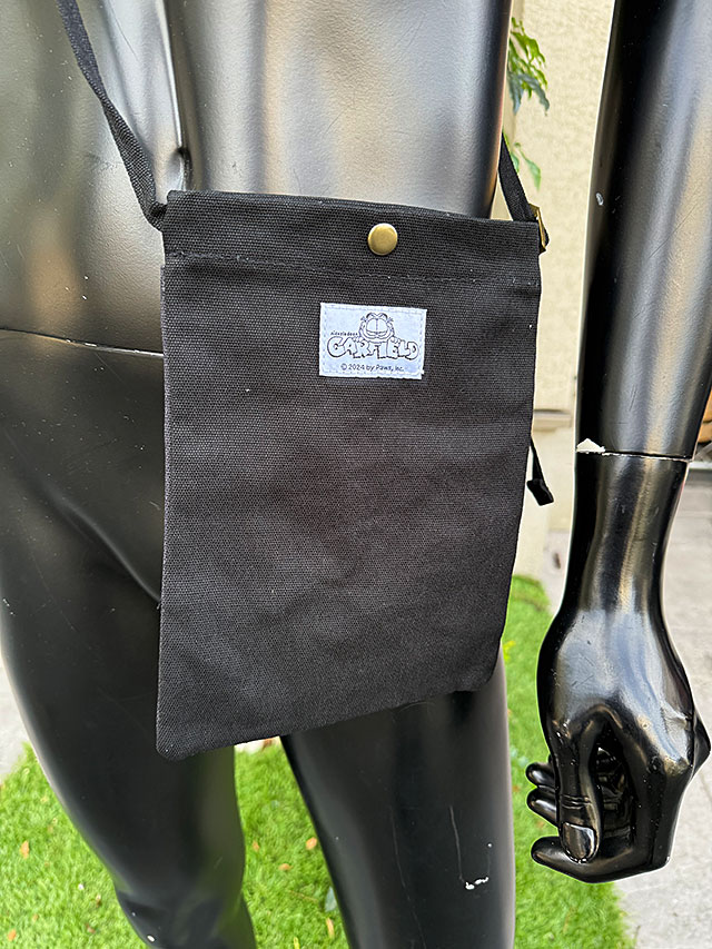 ガーフィールド　ミニショルダーバッグ　（ブラック）　サコッシュ ■ アメリカ雑貨 アメリカン雑貨 |  | 03