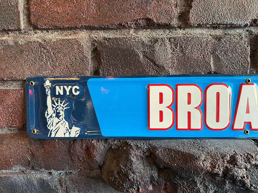 ブロードウェイ　エンボス　ストリートサイン　ブリキ看板 ■ アメリカン雑貨 アメリカ雑貨 |  | 01