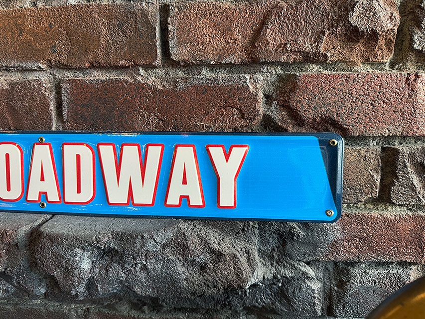 ブロードウェイ　エンボス　ストリートサイン　ブリキ看板 ■ アメリカン雑貨 アメリカ雑貨 |  | 02