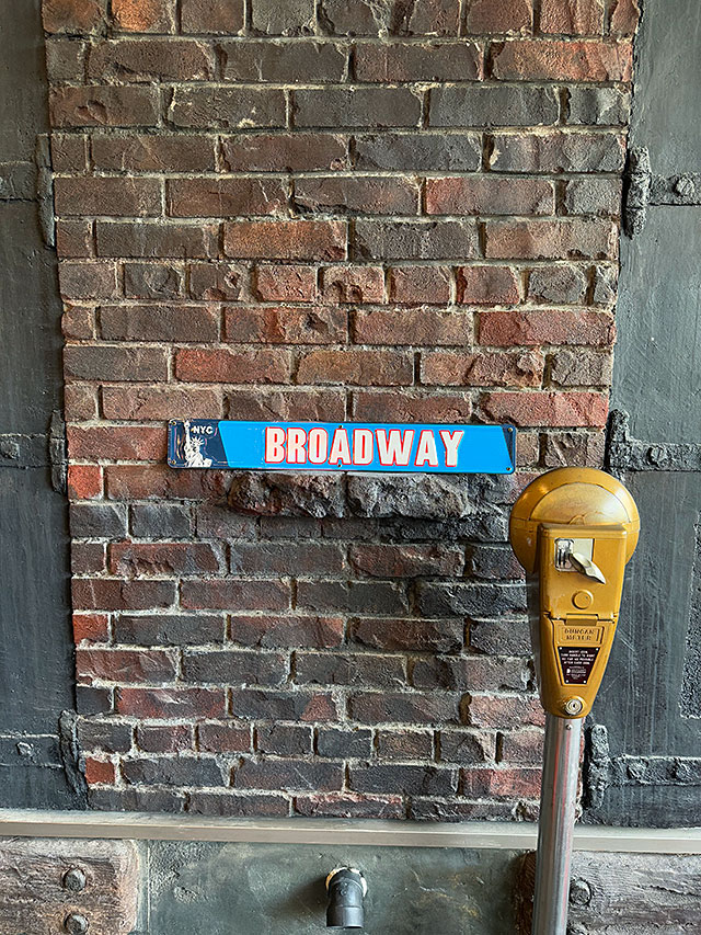 ブロードウェイ　エンボス　ストリートサイン　ブリキ看板 ■ アメリカン雑貨 アメリカ雑貨 |  | 03